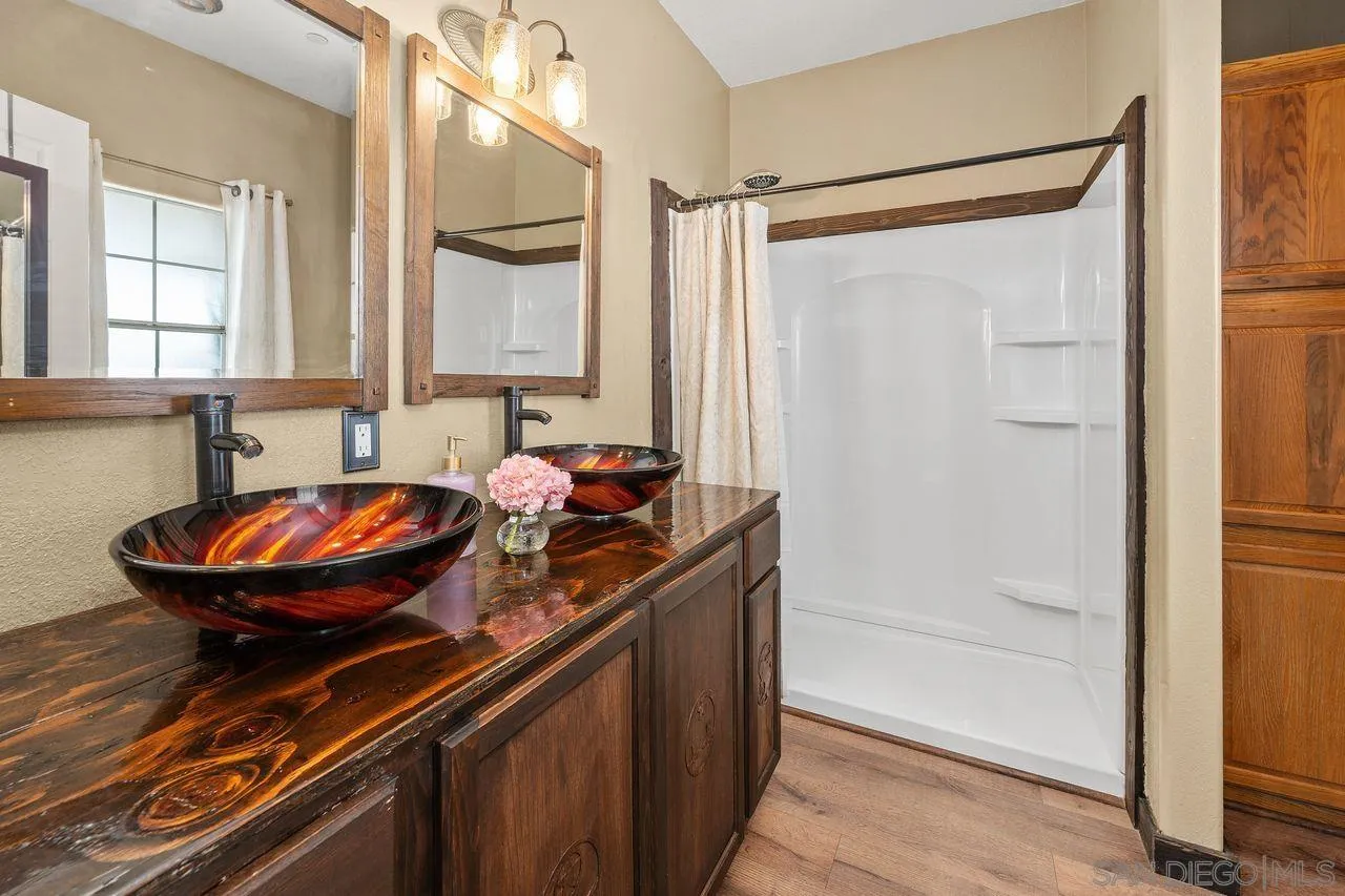410-412 Woodland Lane