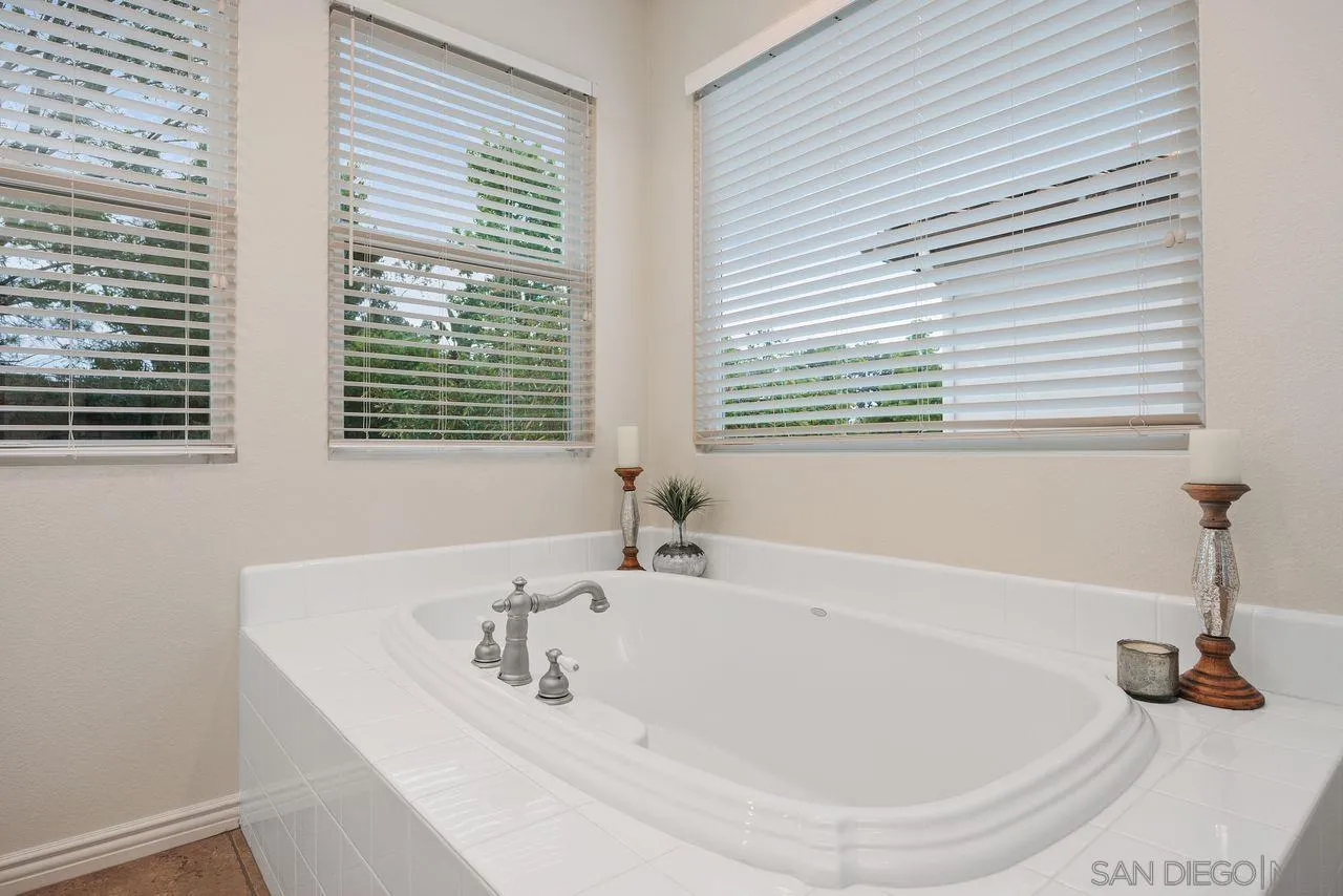 4772 Sunset Heights Ct