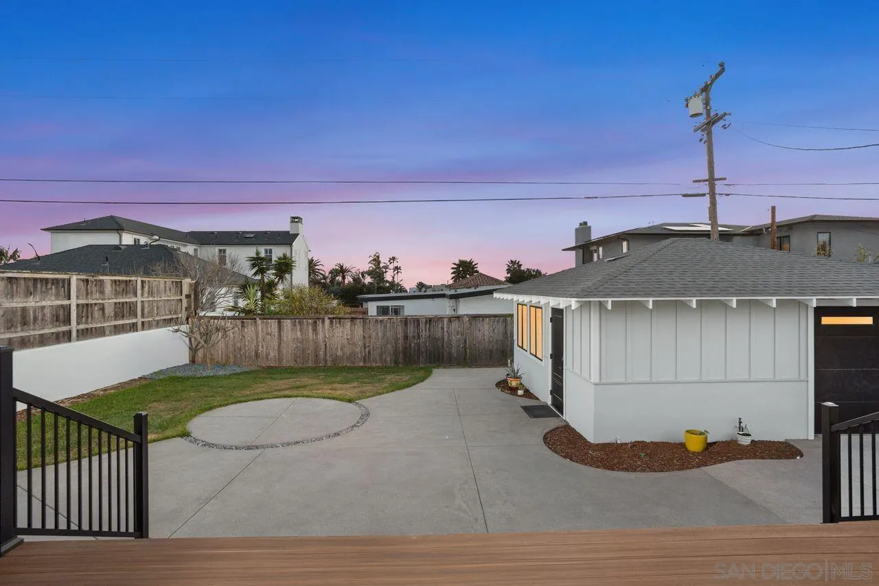 5301 Los Robles Dr