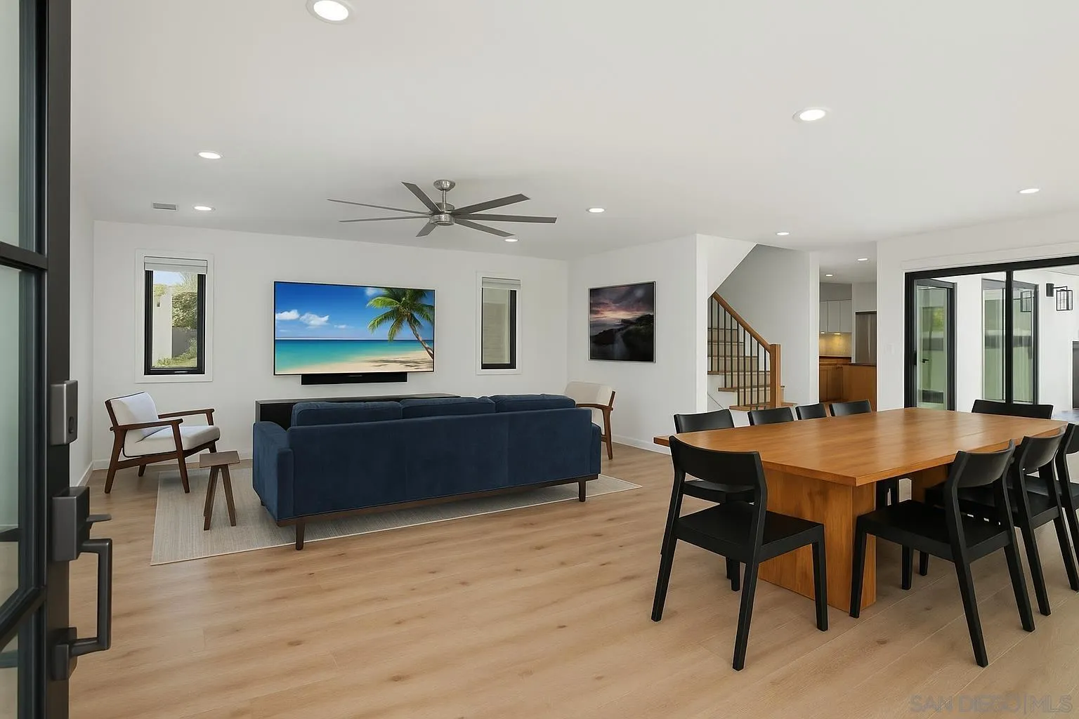 5301 Los Robles Dr