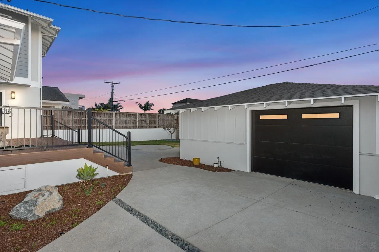 5301 Los Robles Dr