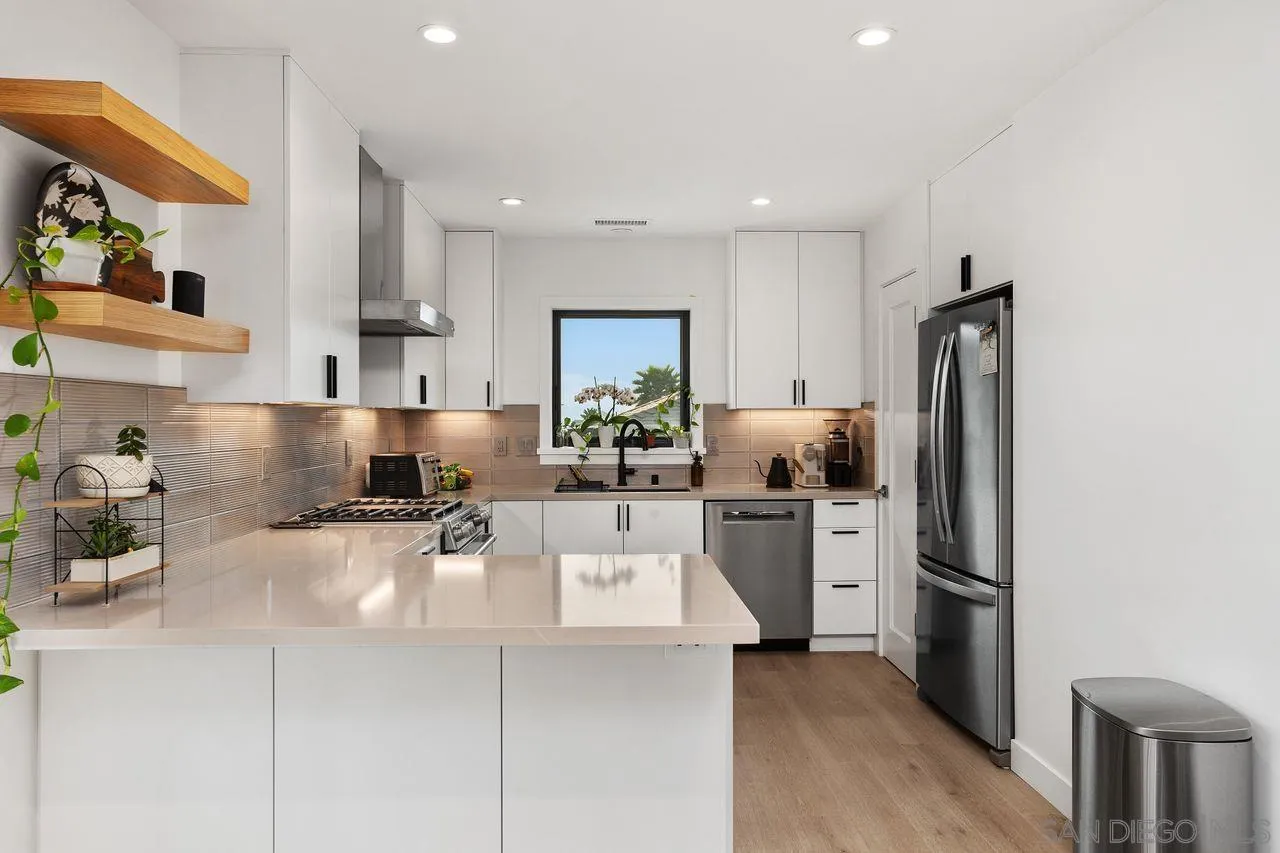 5301 Los Robles Dr