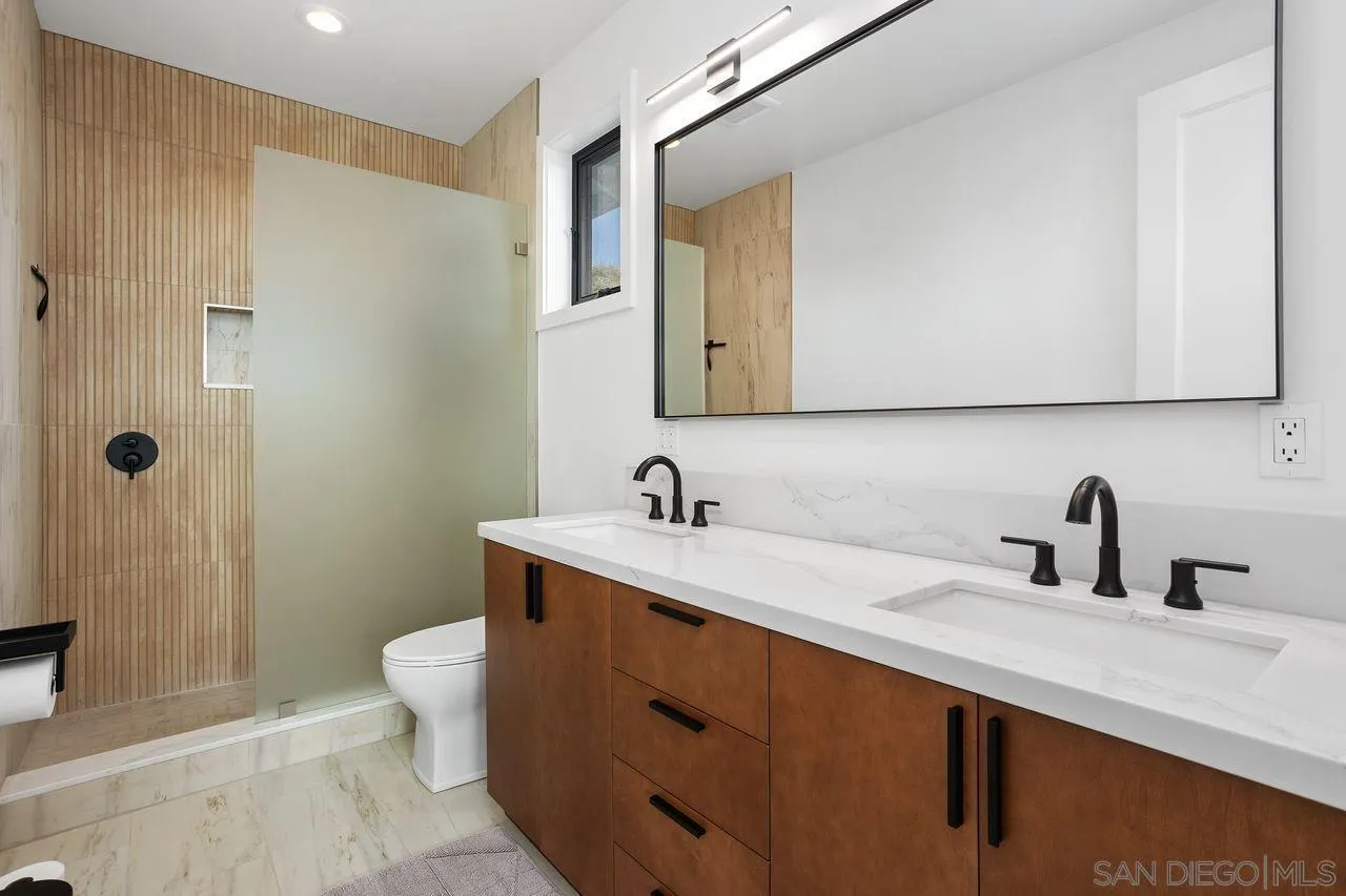 5301 Los Robles Dr