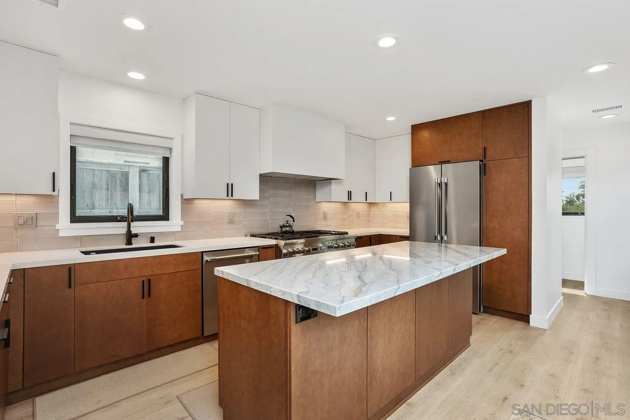 5301 Los Robles Dr
