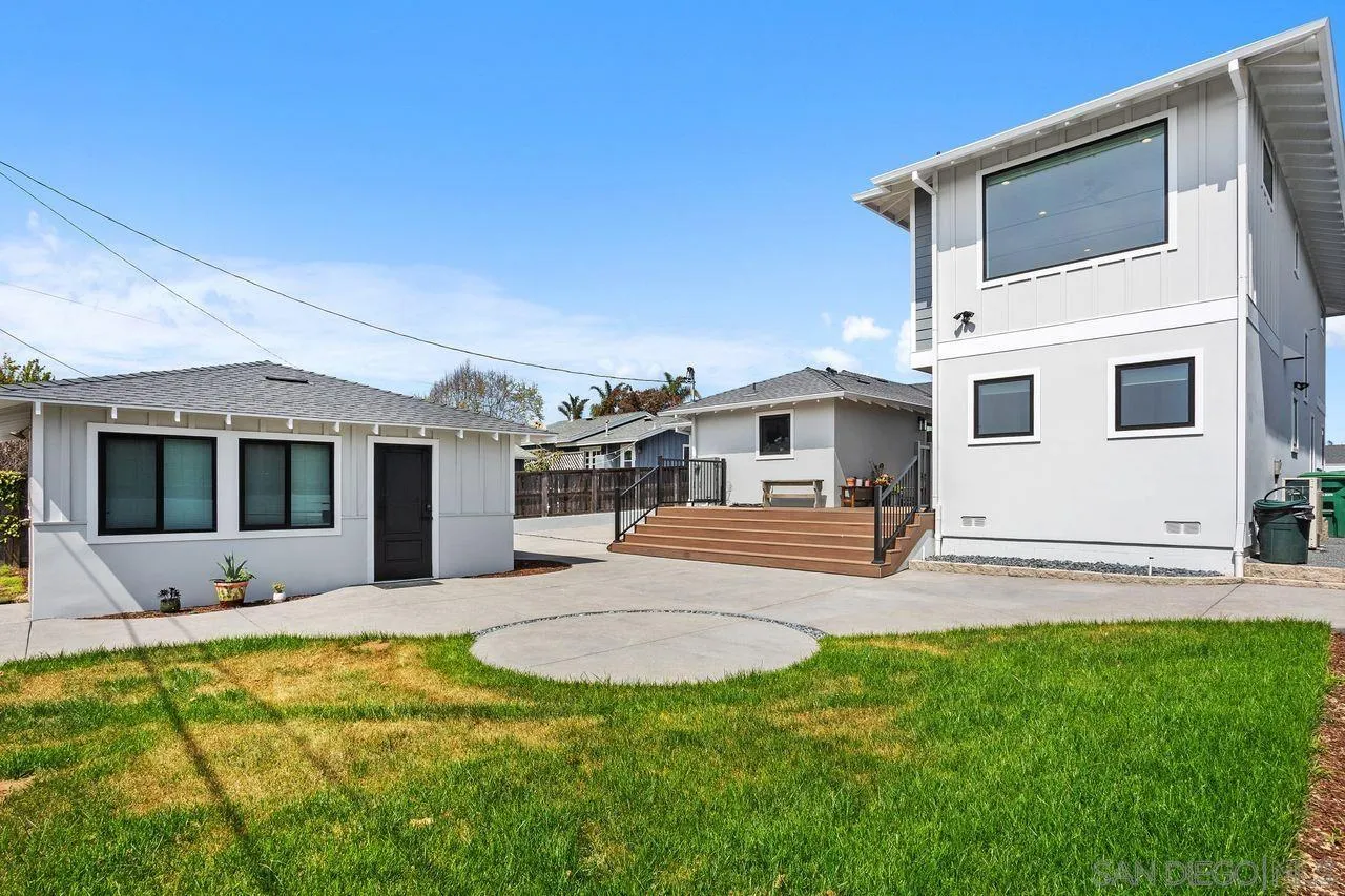 5301 Los Robles Dr
