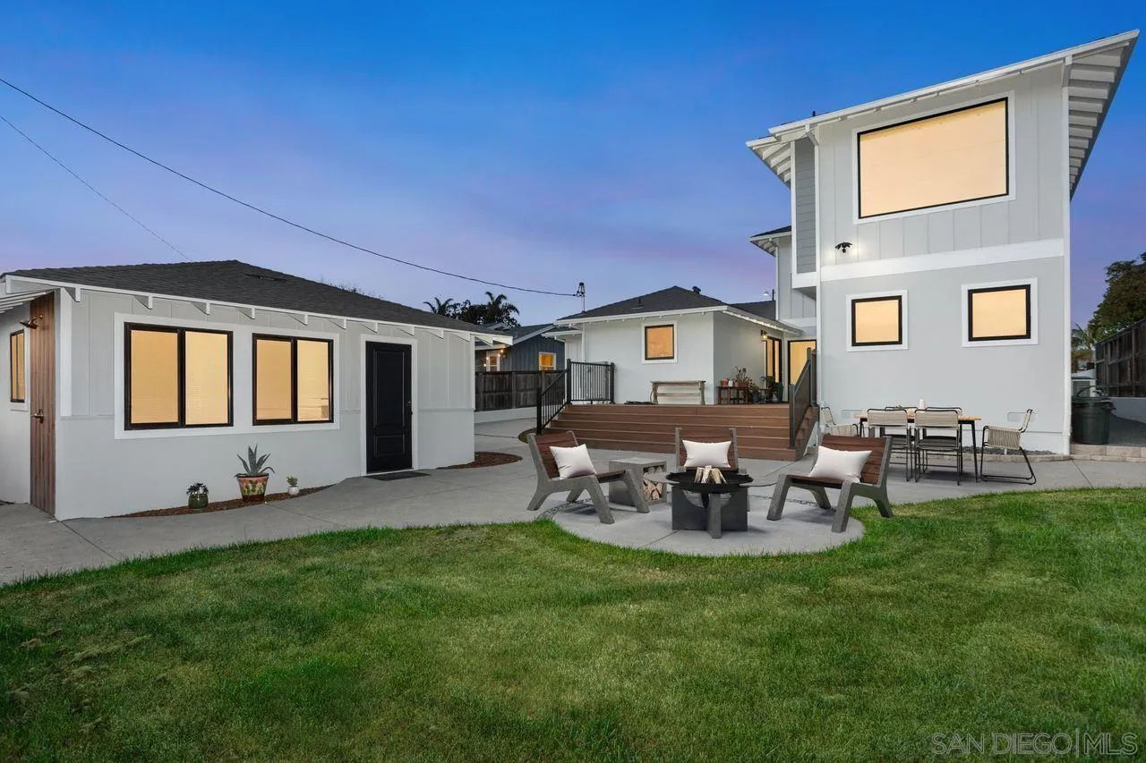 5301 Los Robles Dr