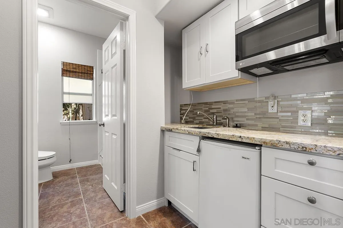 4485 Sunset Bluffs Way