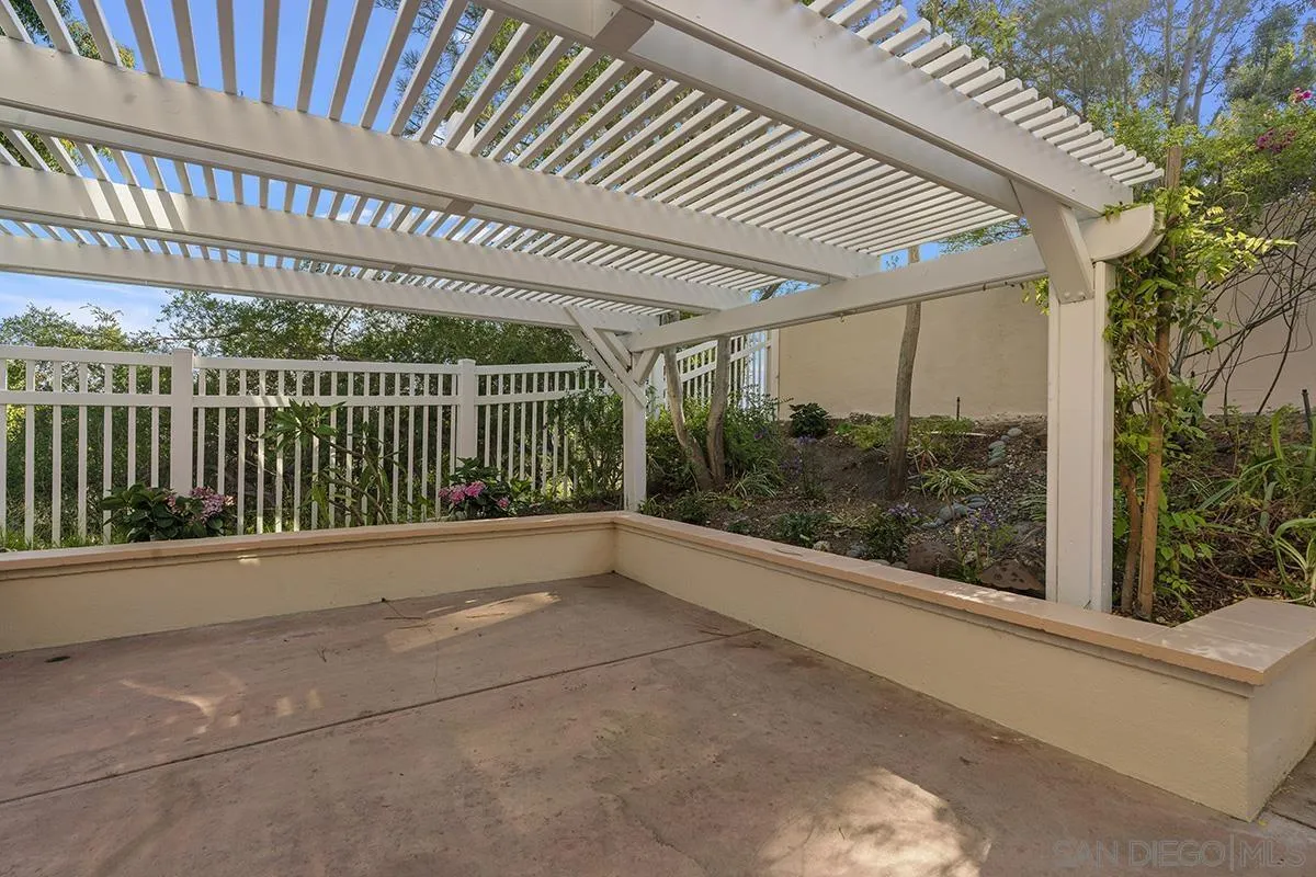 4485 Sunset Bluffs Way