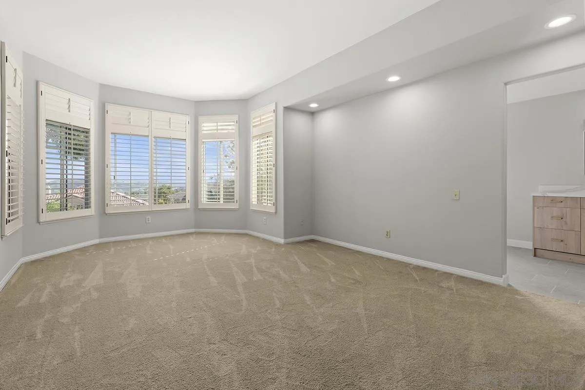4485 Sunset Bluffs Way