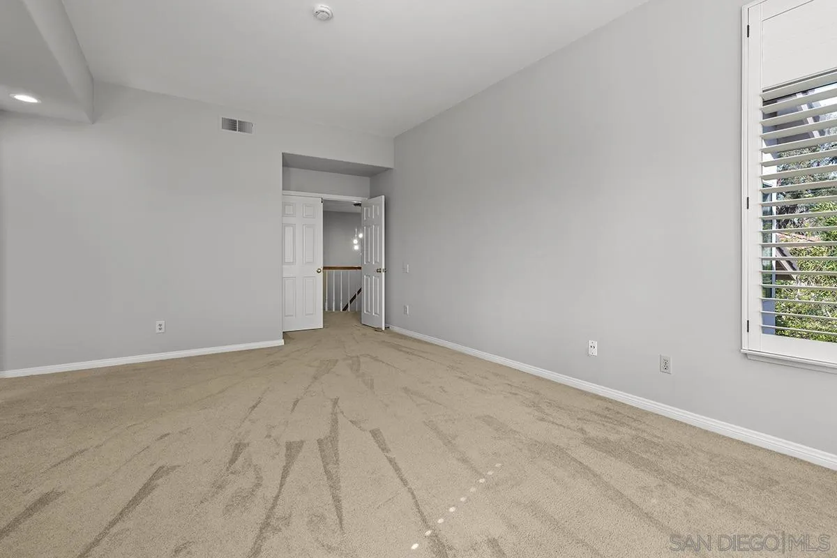 4485 Sunset Bluffs Way