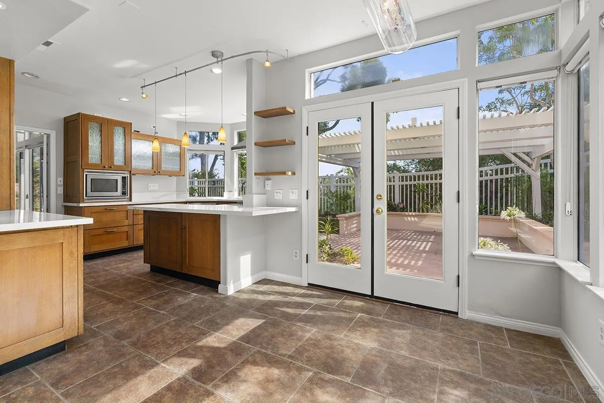 4485 Sunset Bluffs Way