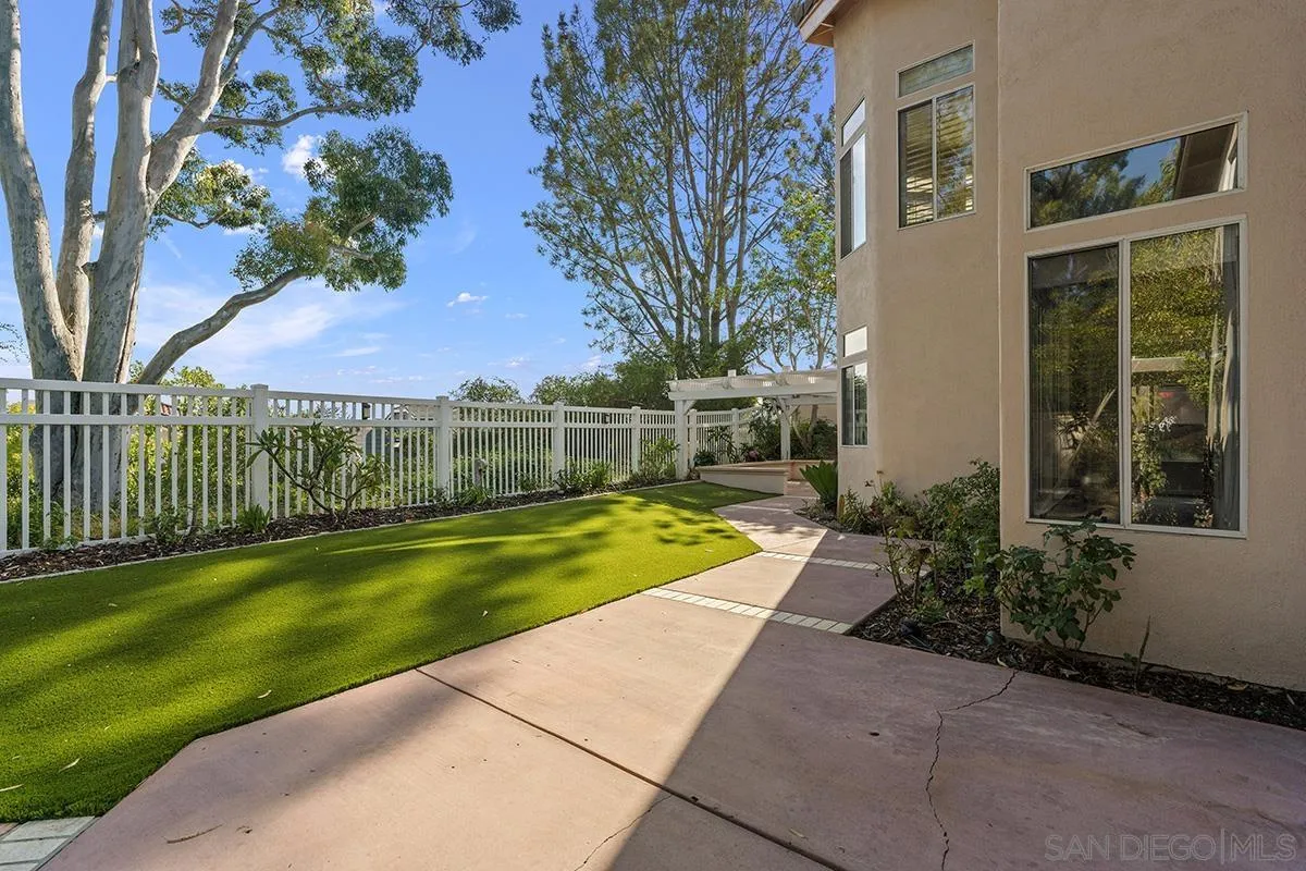 4485 Sunset Bluffs Way