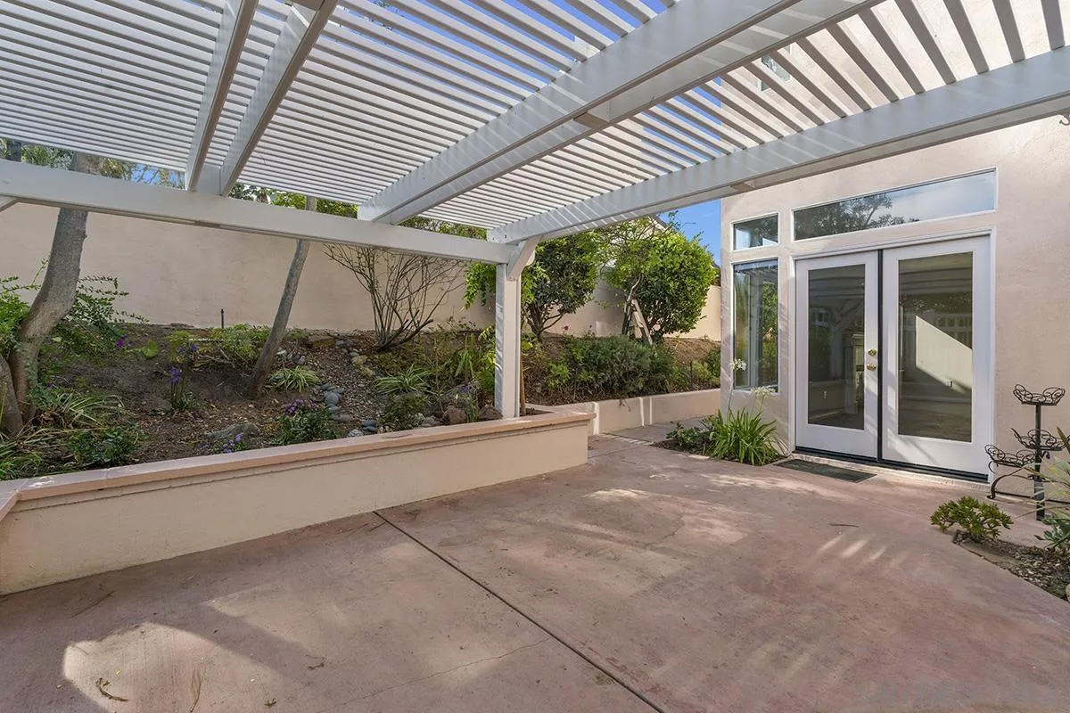 4485 Sunset Bluffs Way