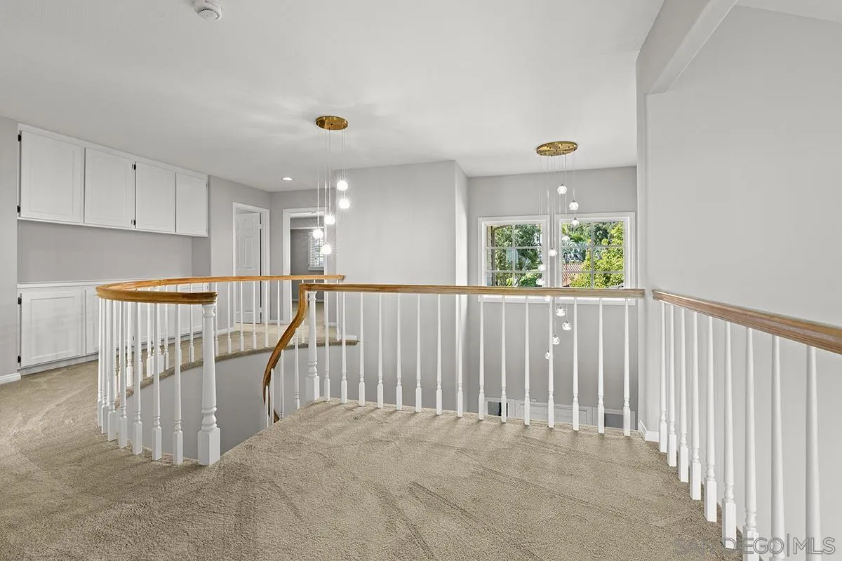 4485 Sunset Bluffs Way