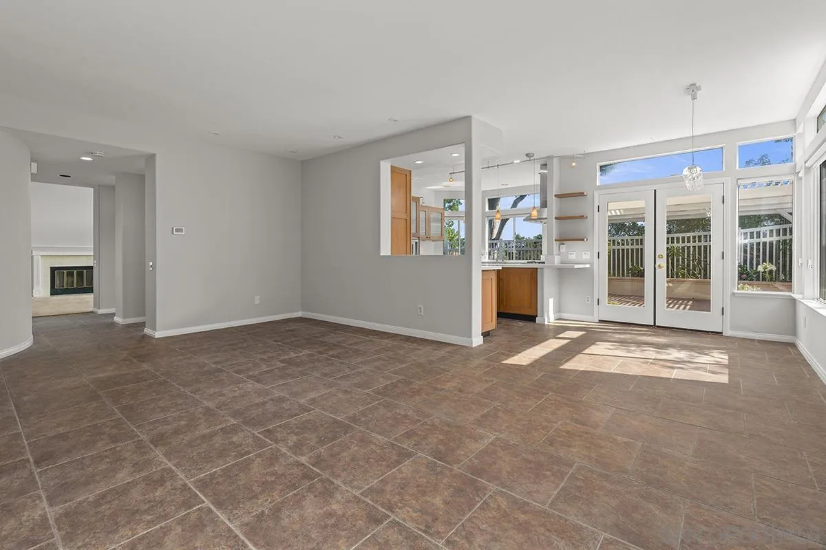 4485 Sunset Bluffs Way