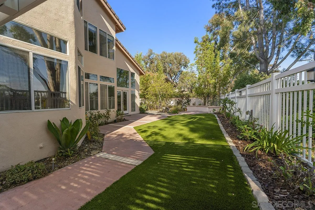4485 Sunset Bluffs Way