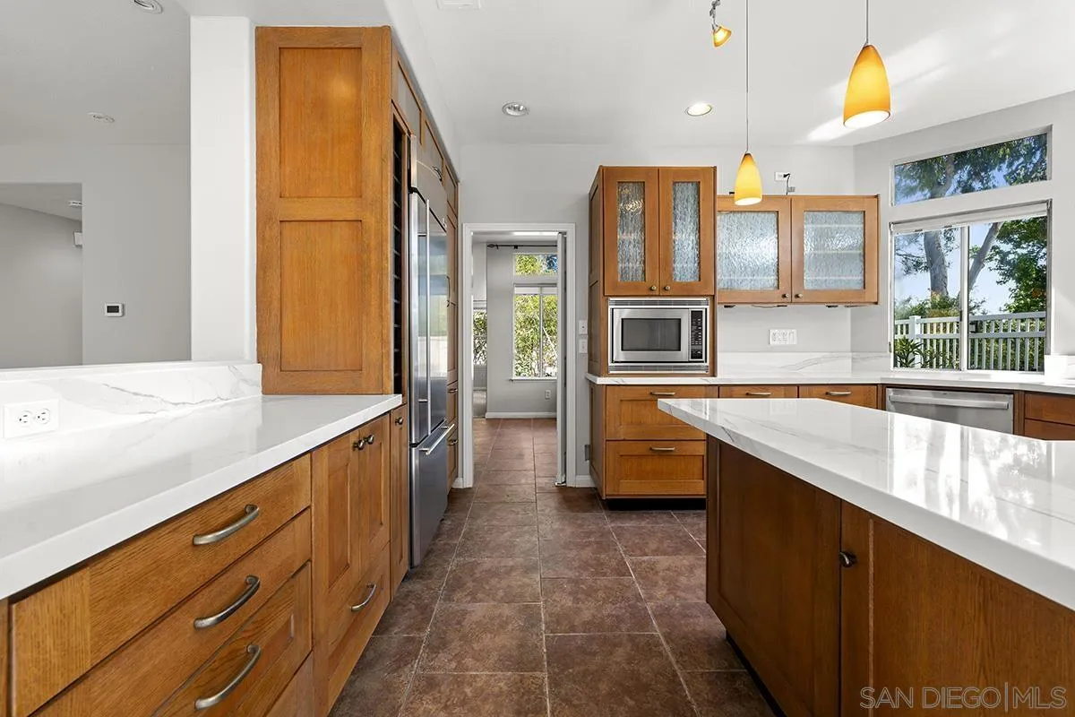 4485 Sunset Bluffs Way