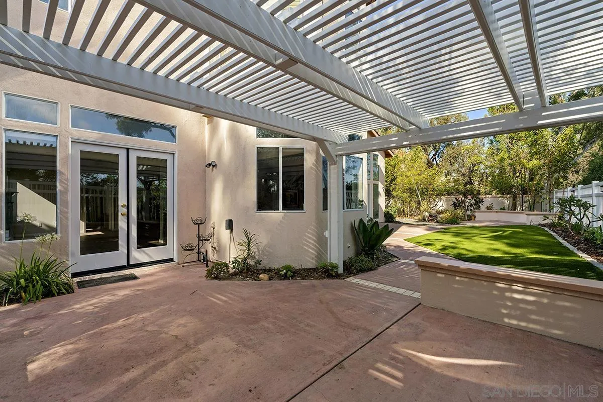 4485 Sunset Bluffs Way