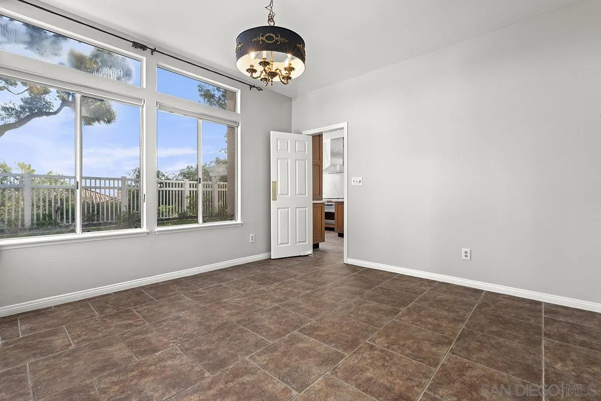 4485 Sunset Bluffs Way
