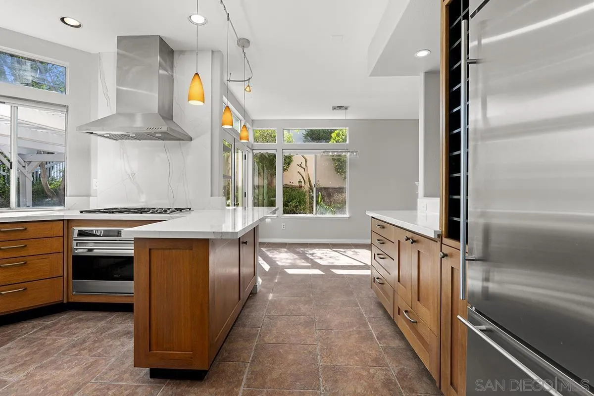 4485 Sunset Bluffs Way