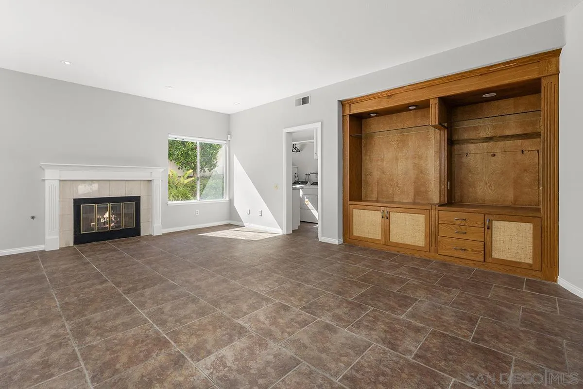 4485 Sunset Bluffs Way