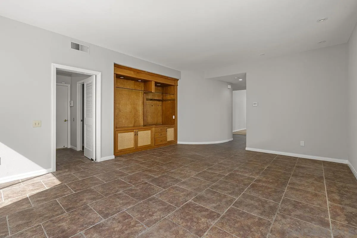 4485 Sunset Bluffs Way
