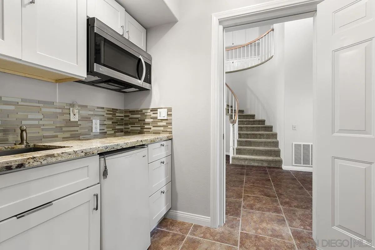 4485 Sunset Bluffs Way