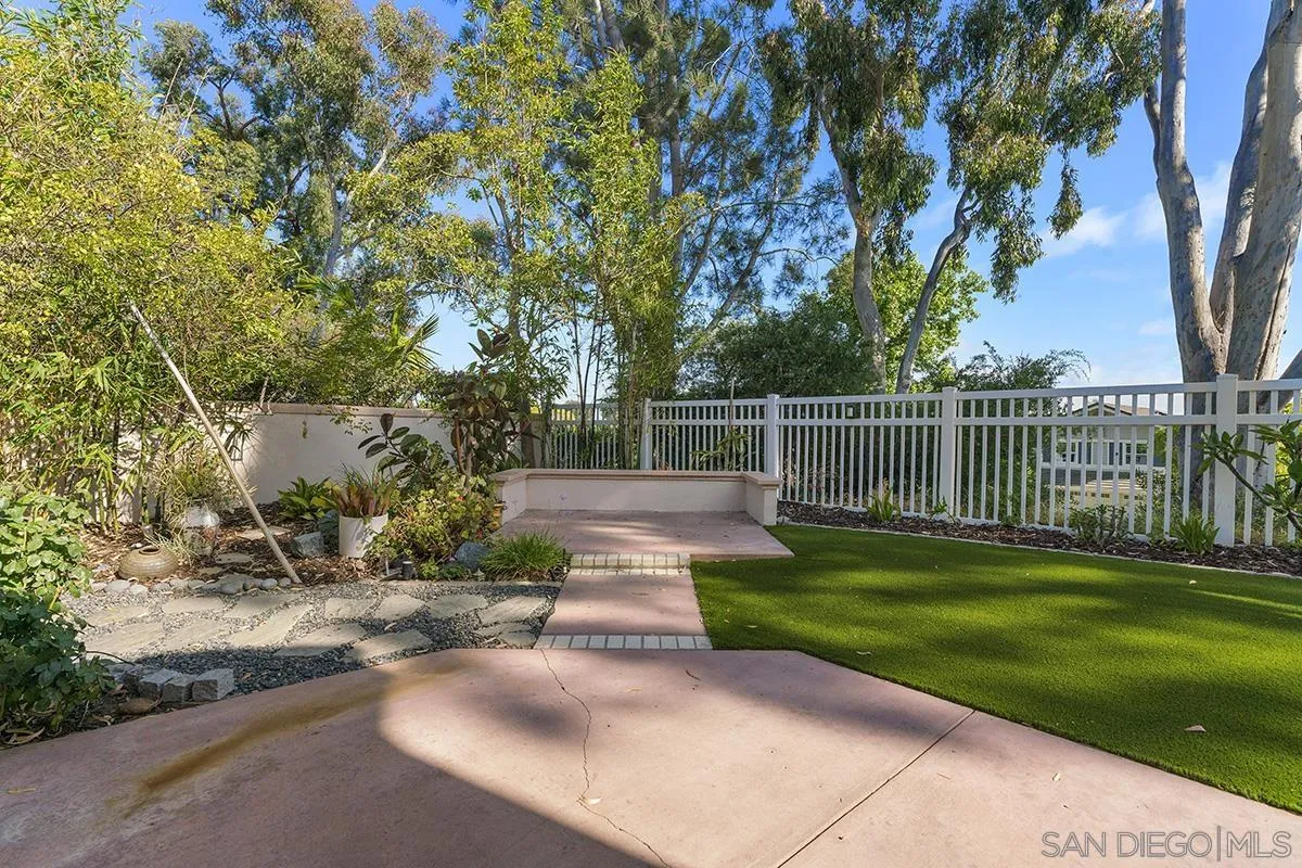 4485 Sunset Bluffs Way