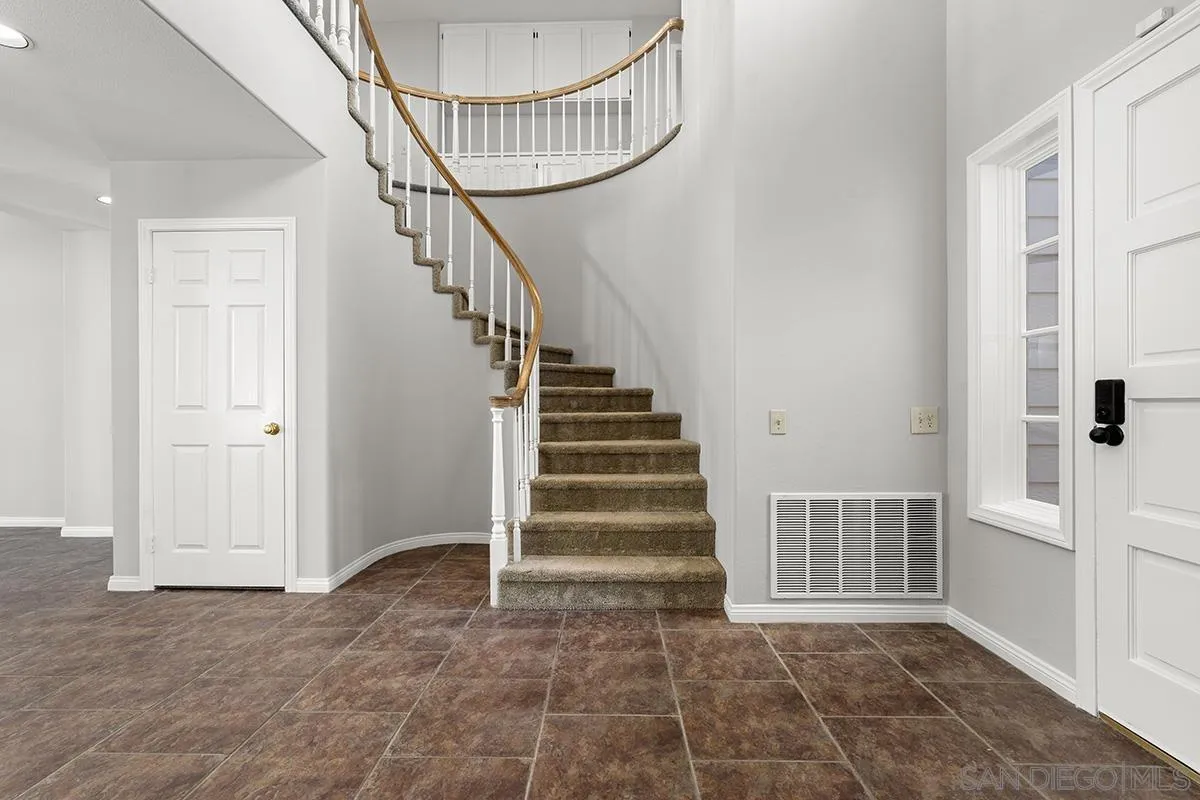 4485 Sunset Bluffs Way