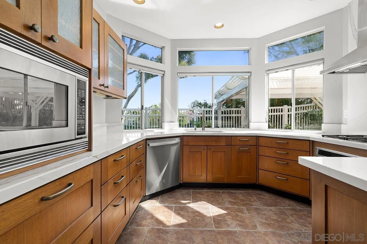 4485 Sunset Bluffs Way