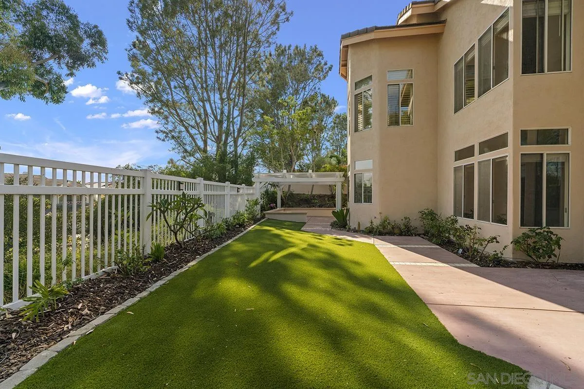 4485 Sunset Bluffs Way