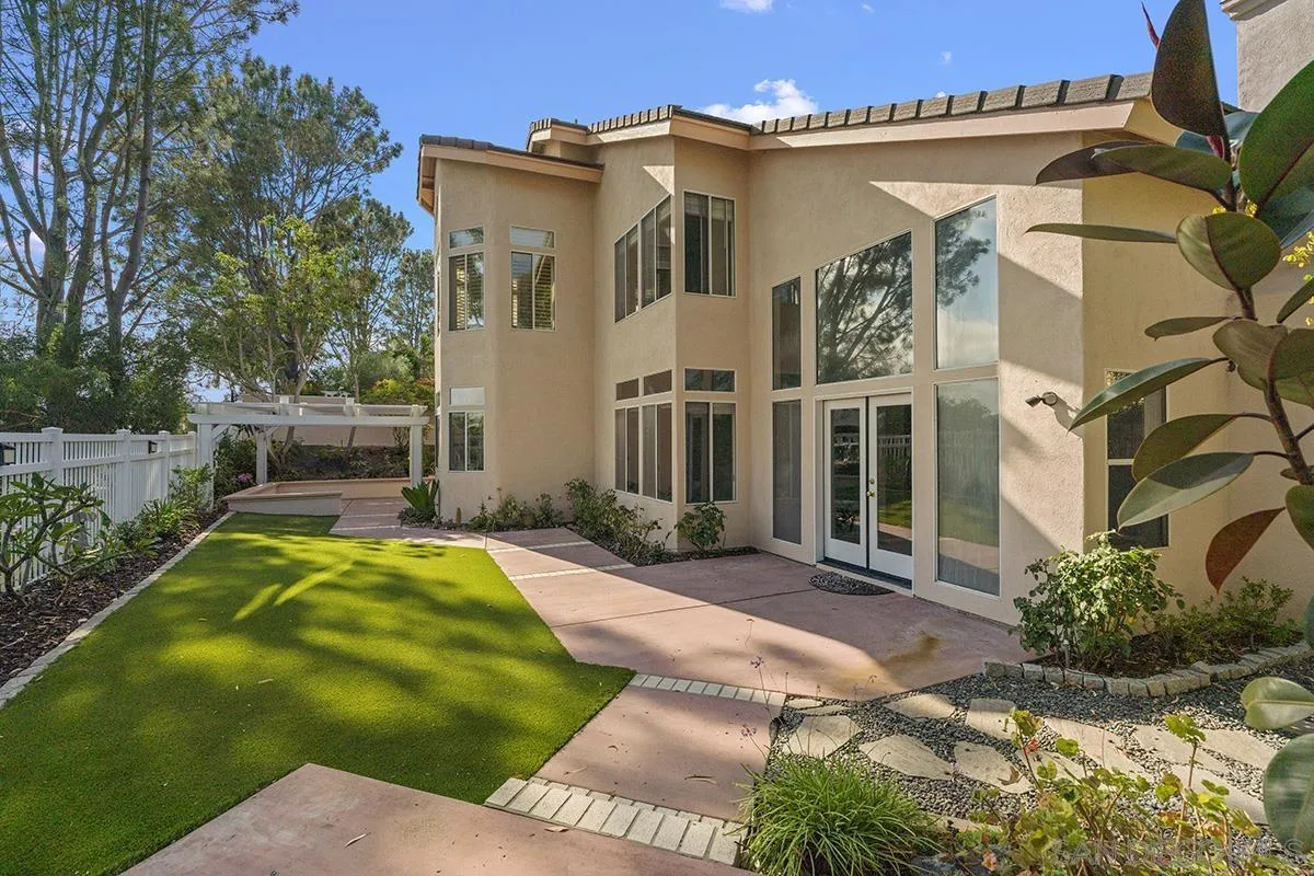 4485 Sunset Bluffs Way