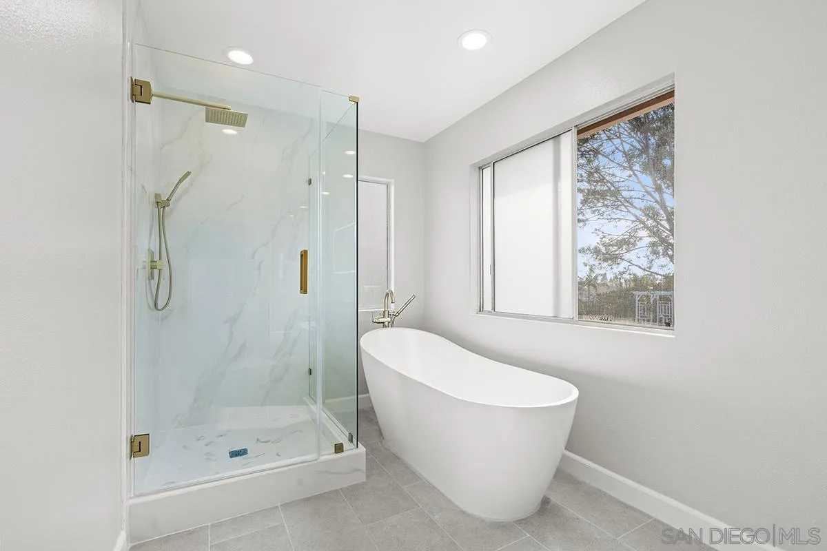 4485 Sunset Bluffs Way