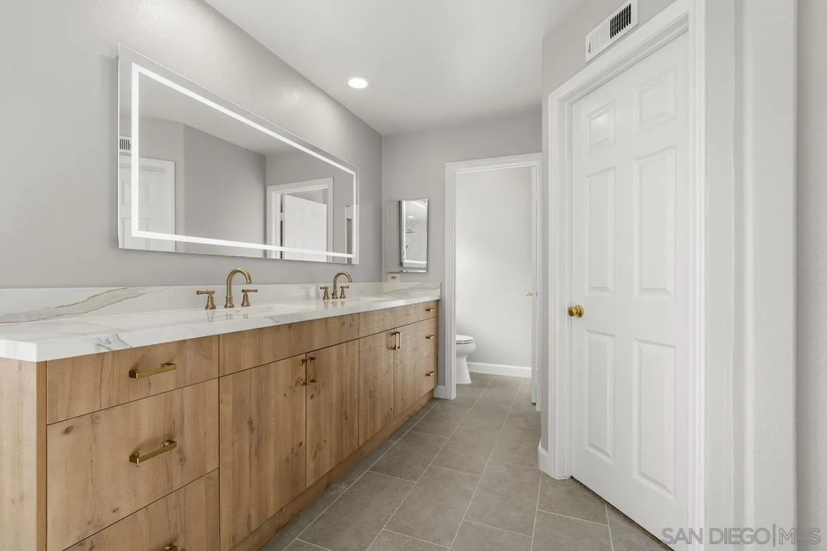 4485 Sunset Bluffs Way