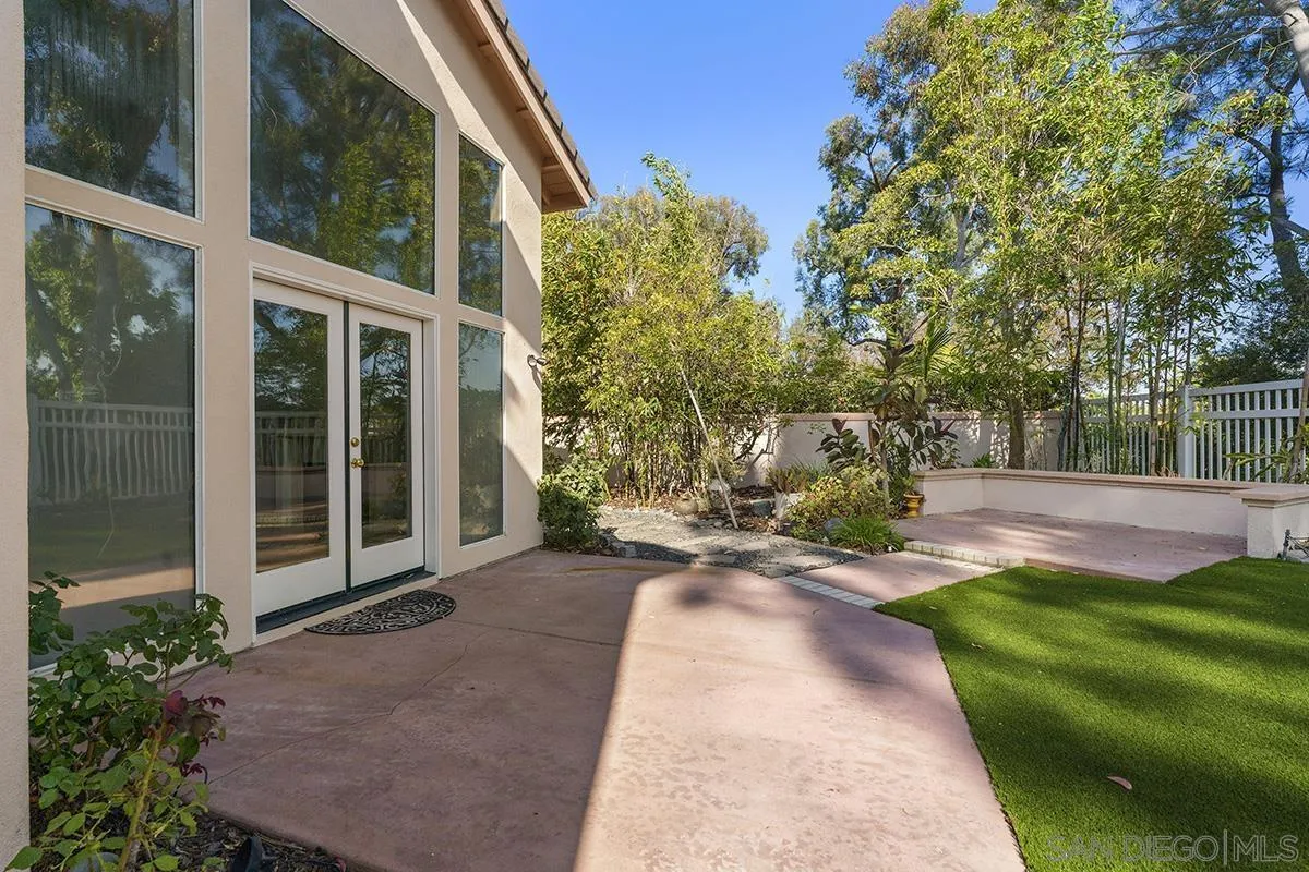 4485 Sunset Bluffs Way