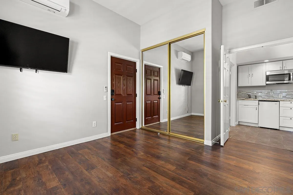 4485 Sunset Bluffs Way