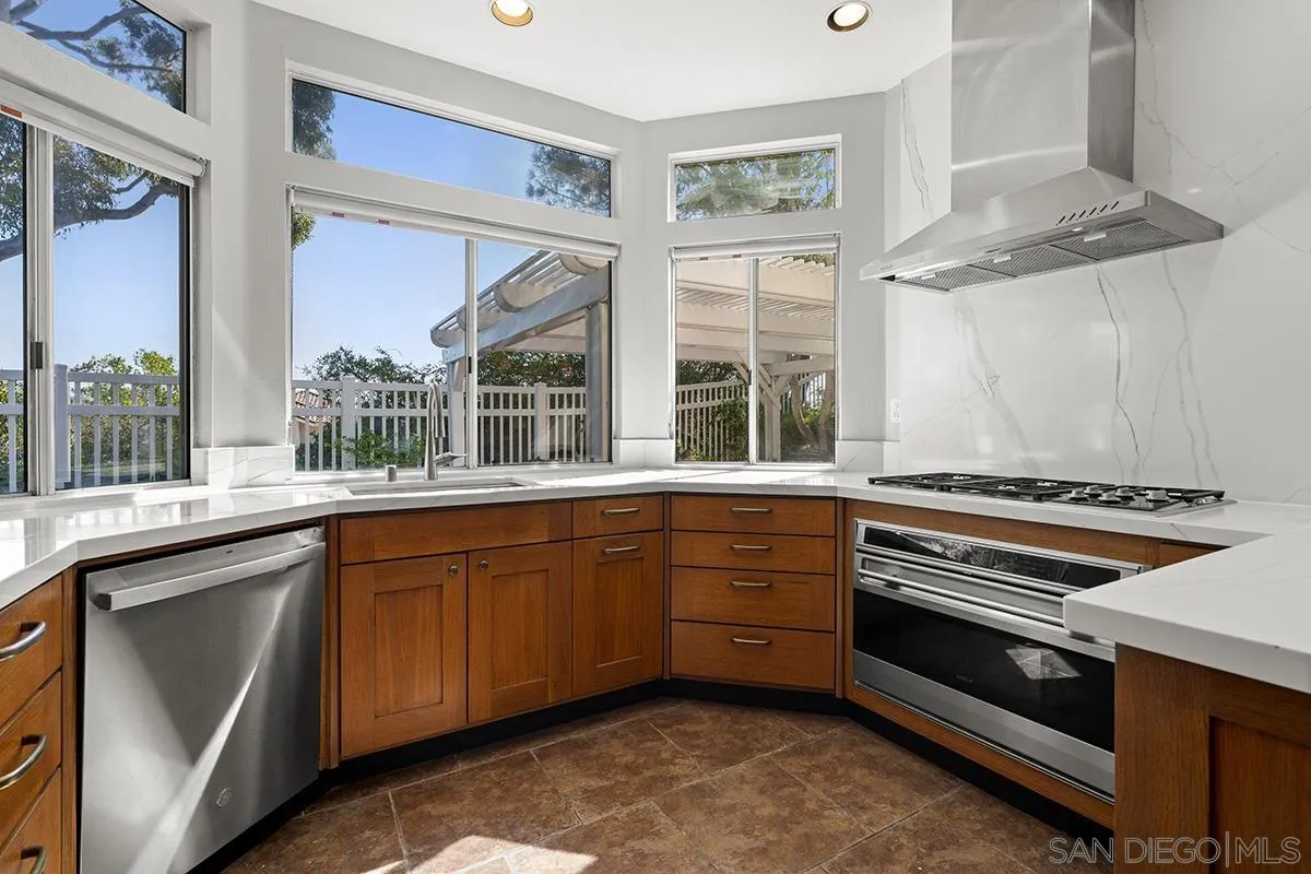 4485 Sunset Bluffs Way