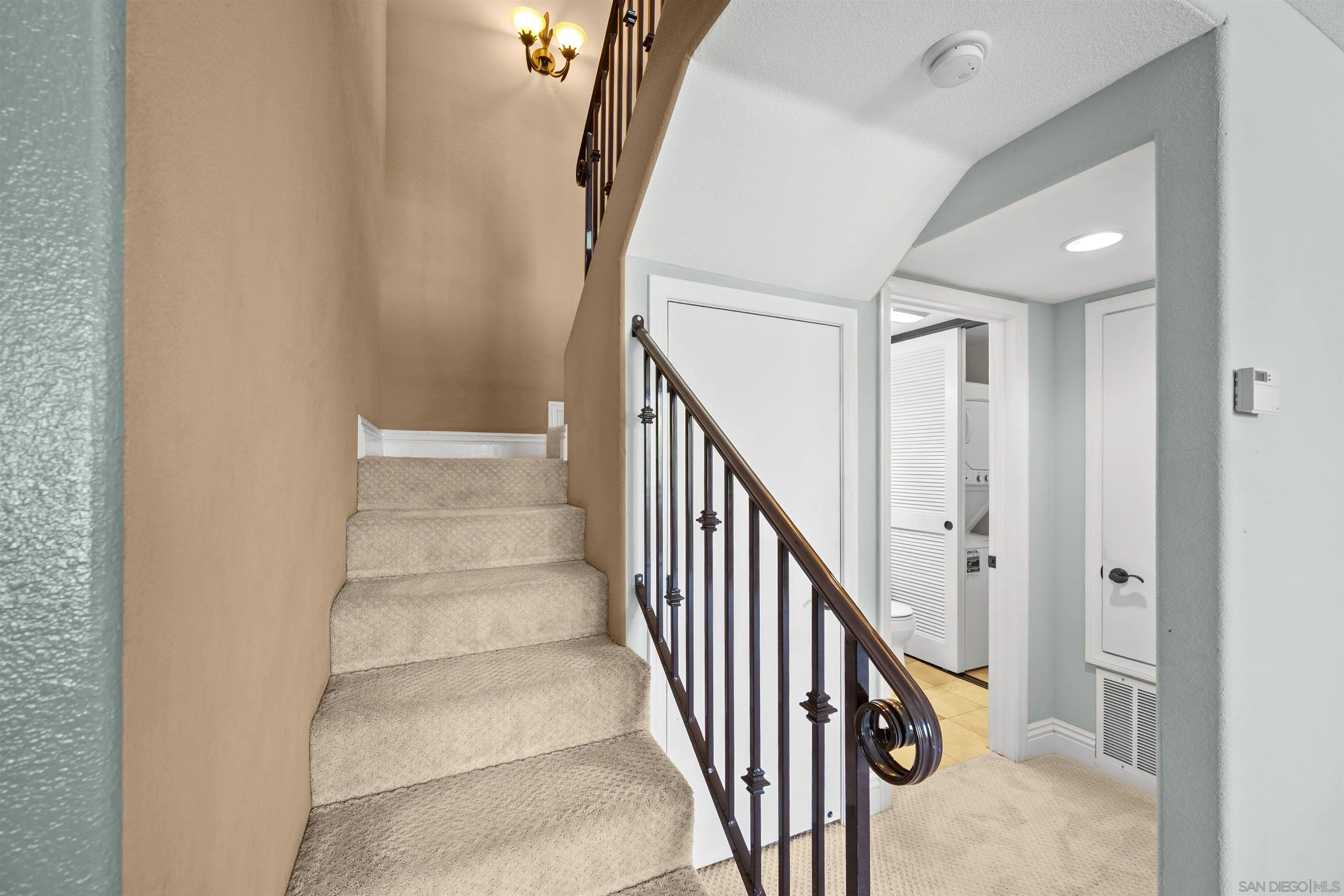 3957 Nobel Dr Unit 208