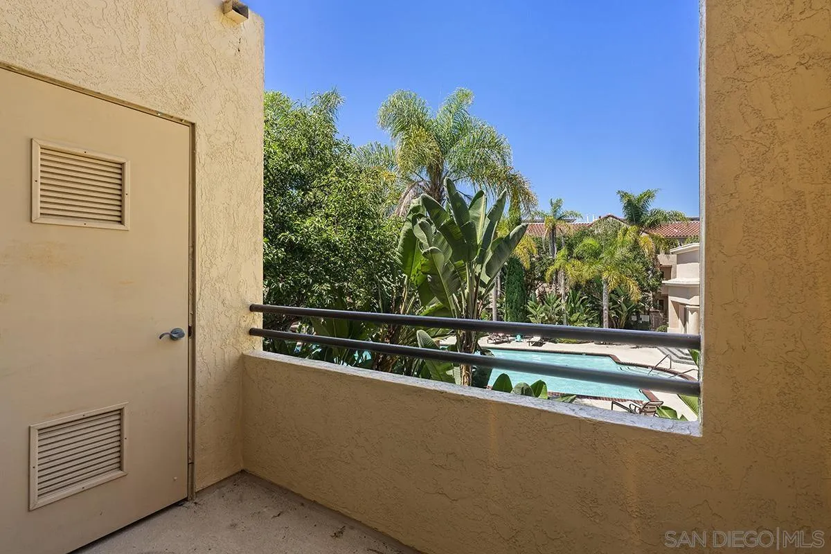 3957 Nobel Dr Unit 208