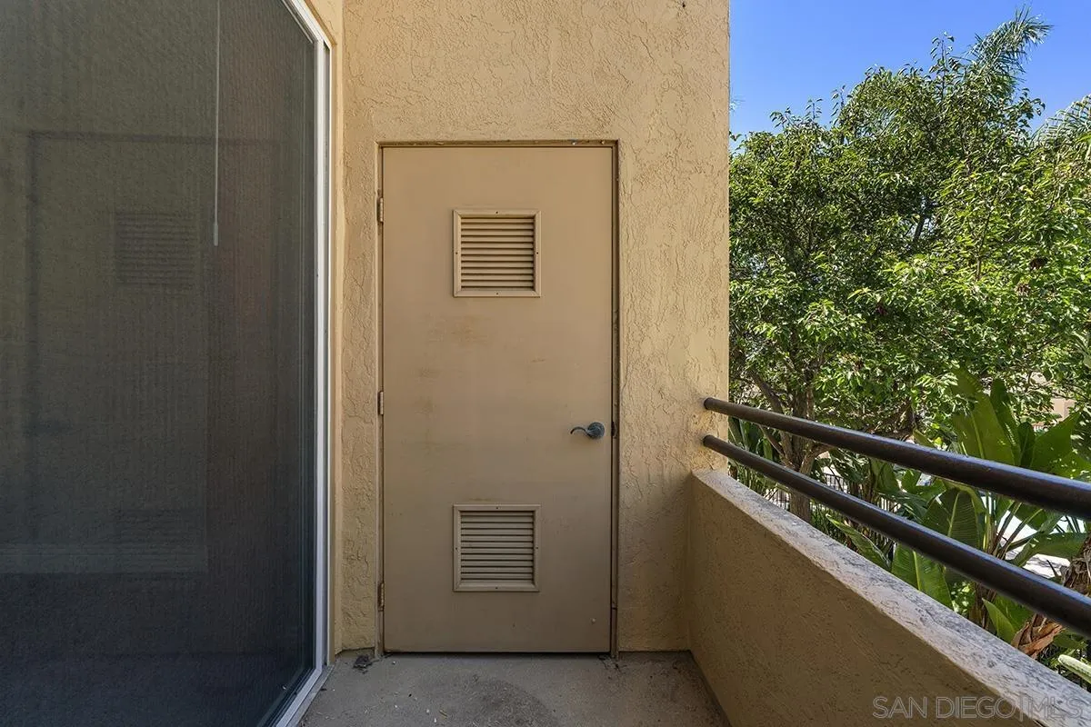 3957 Nobel Dr Unit 208