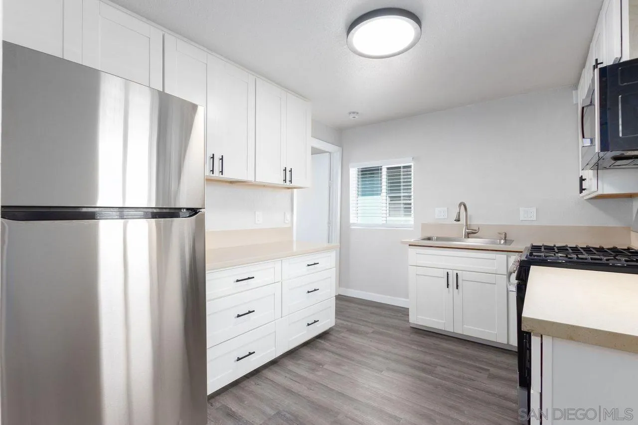 2856 Franklin Ave Unit B