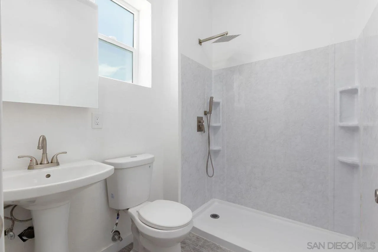 2856 Franklin Ave Unit B