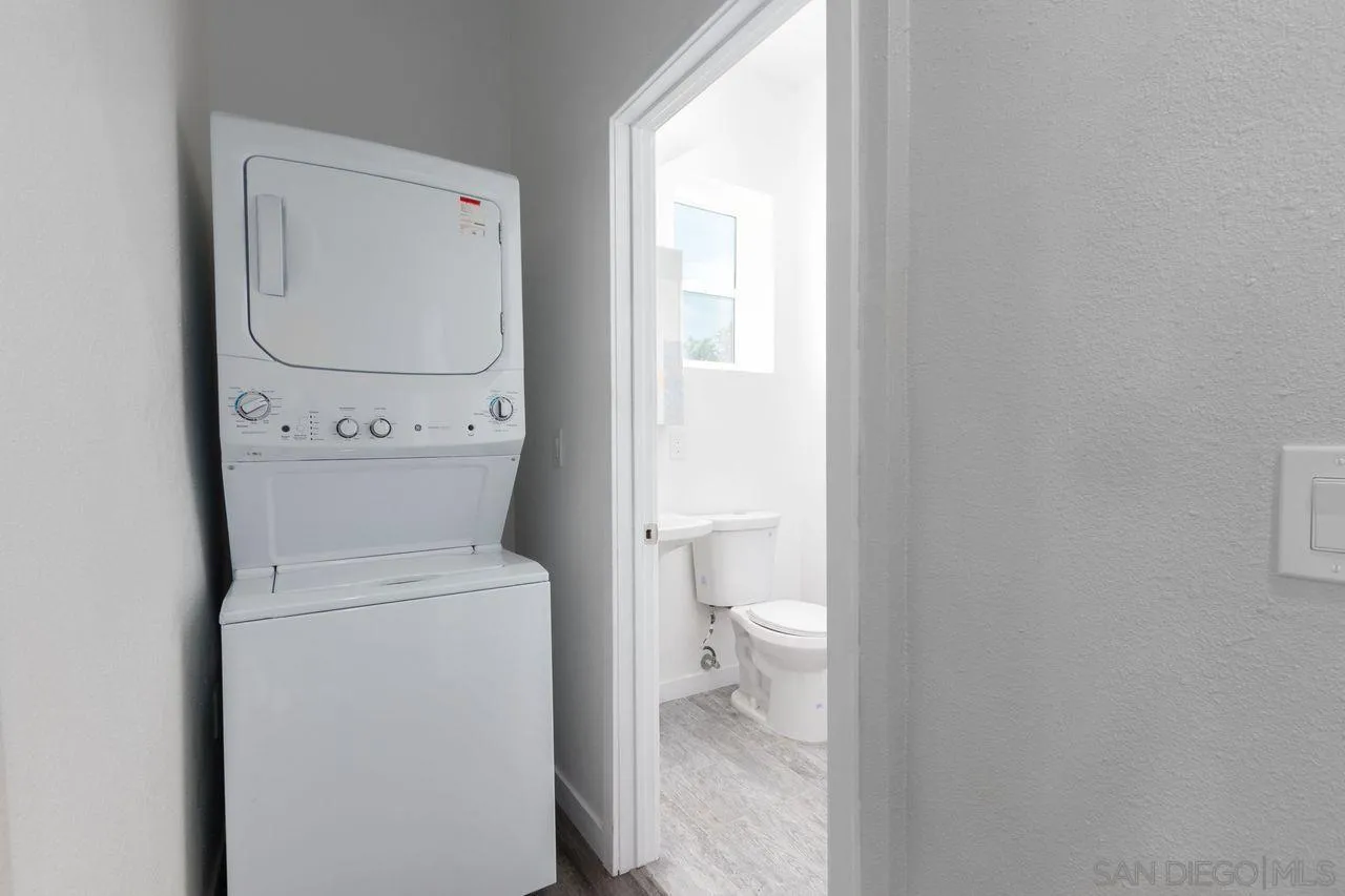 2856 Franklin Ave Unit B