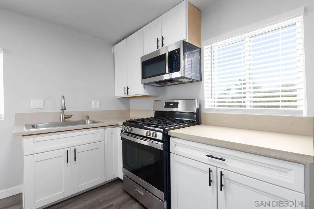 2856 Franklin Ave Unit B