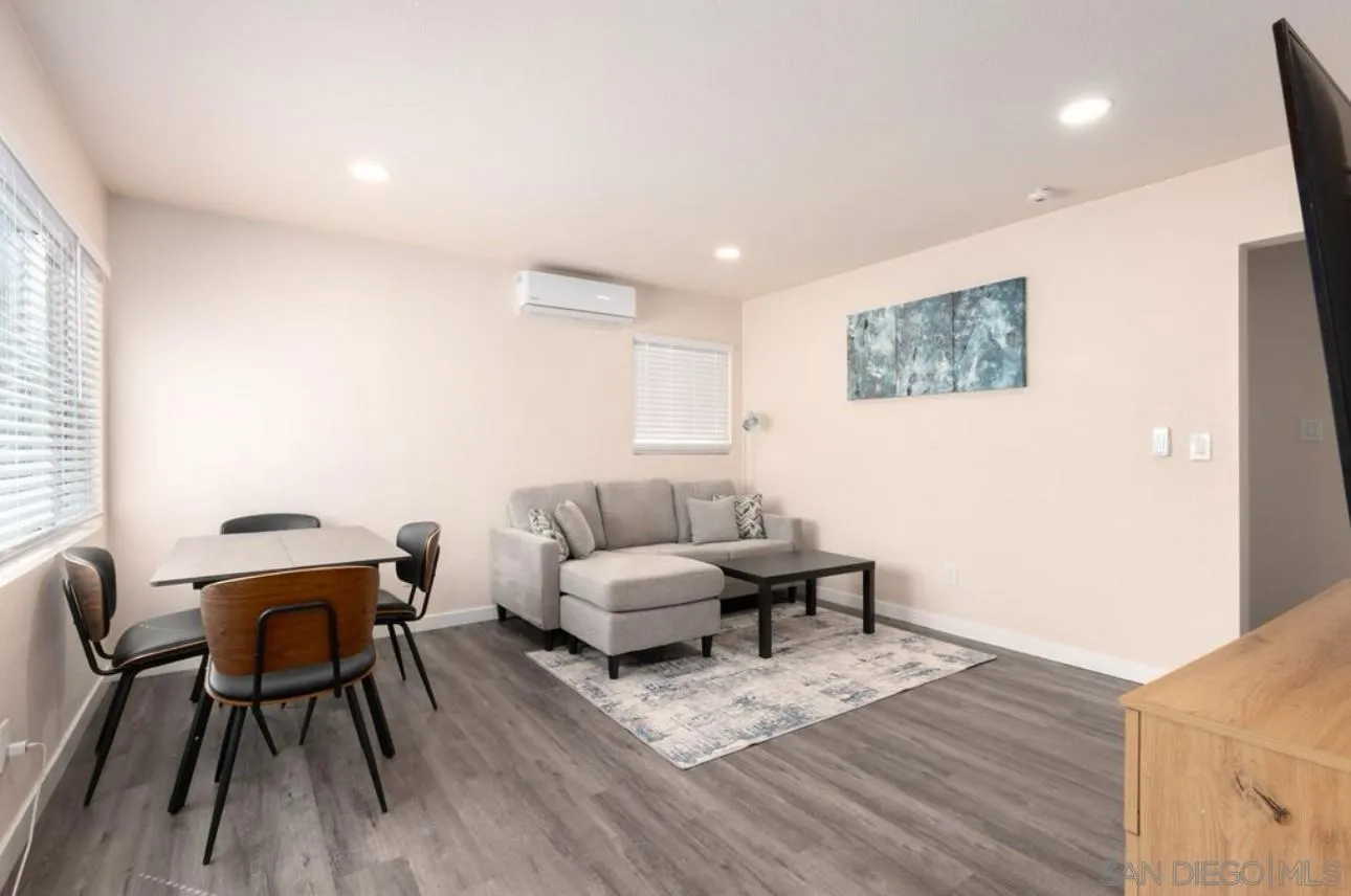 2862 Franklin Ave