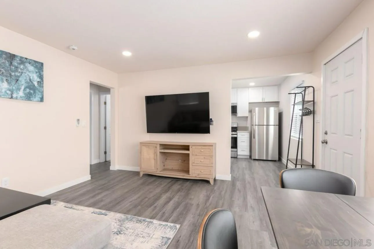 2862 Franklin Ave
