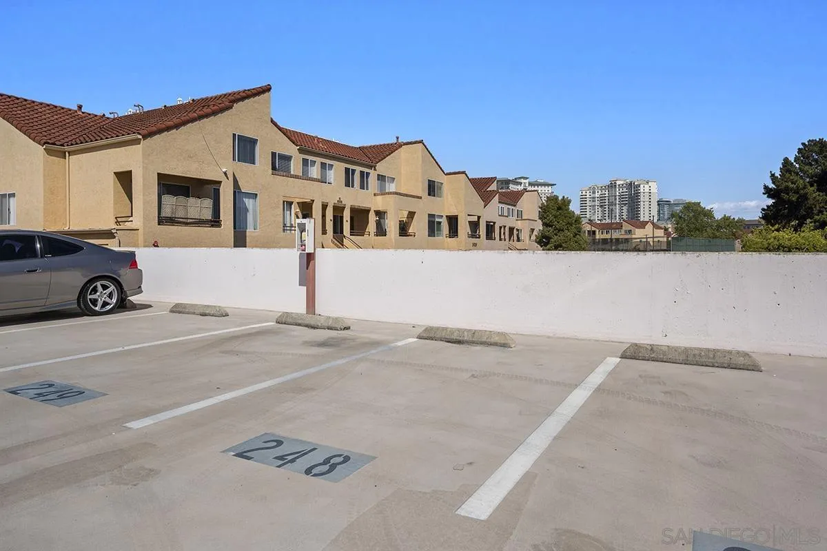 3925 Nobel Dr Unit 31