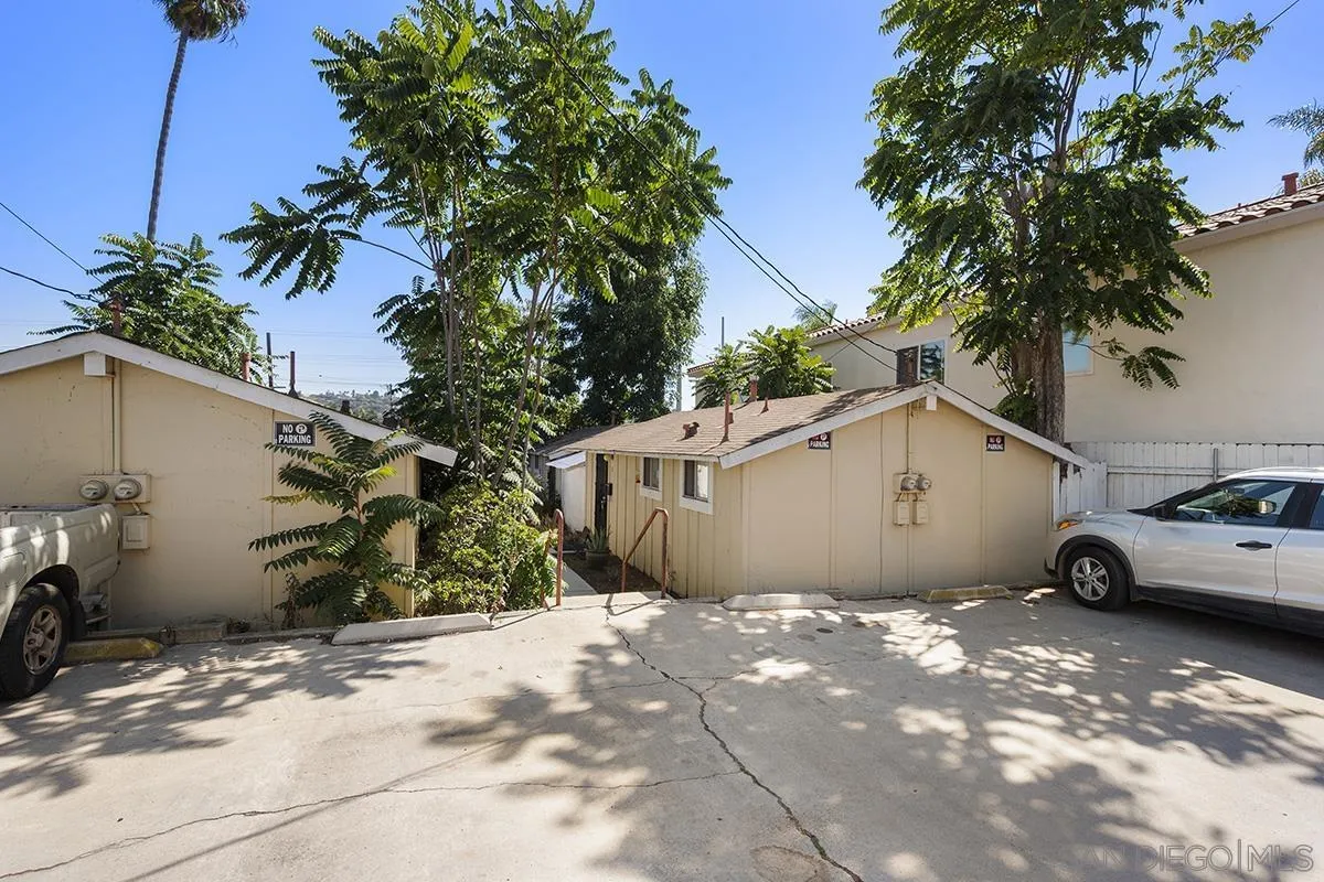 5616 Riley St