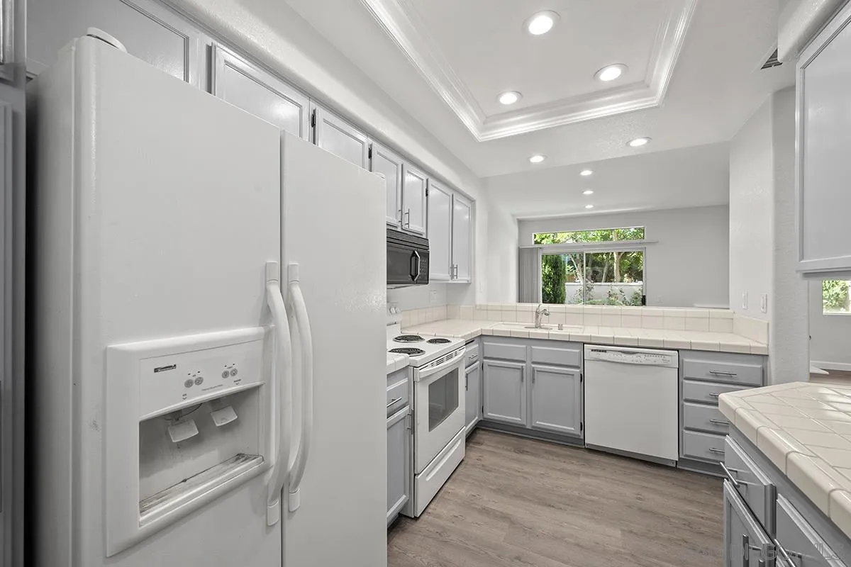 7274 Shoreline Dr Unit 117