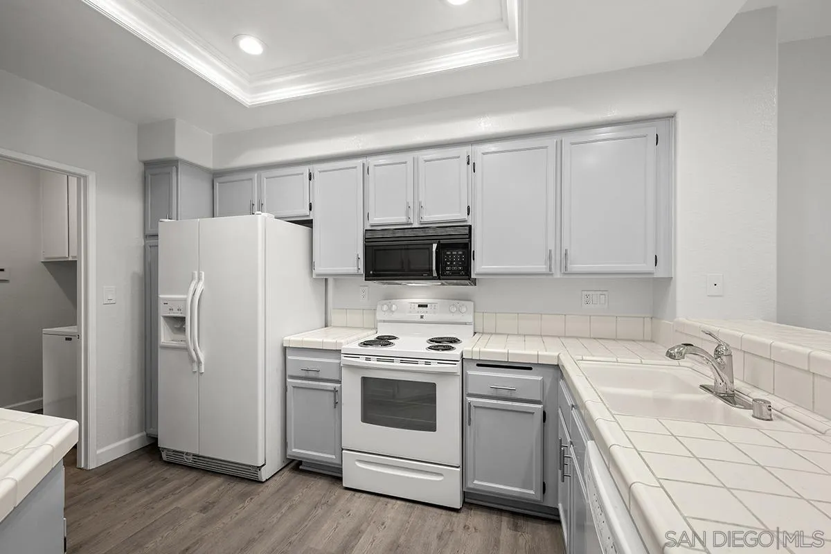 7274 Shoreline Dr Unit 117